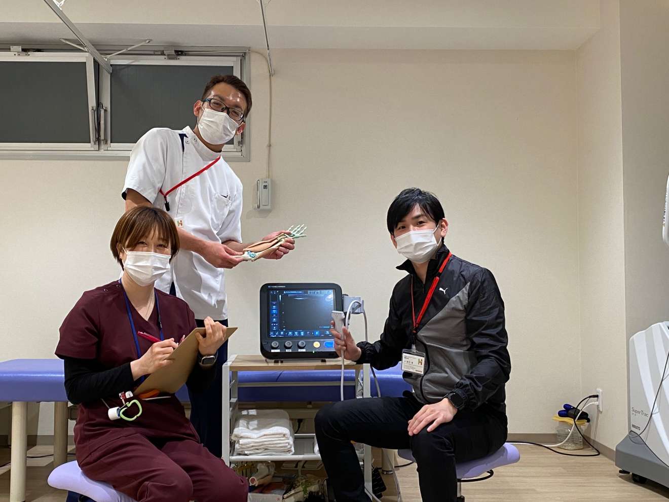 コロナ禍で江戸川区野球肘検診が中止となったため、このメンバーでチームを訪問して検診を行いました。