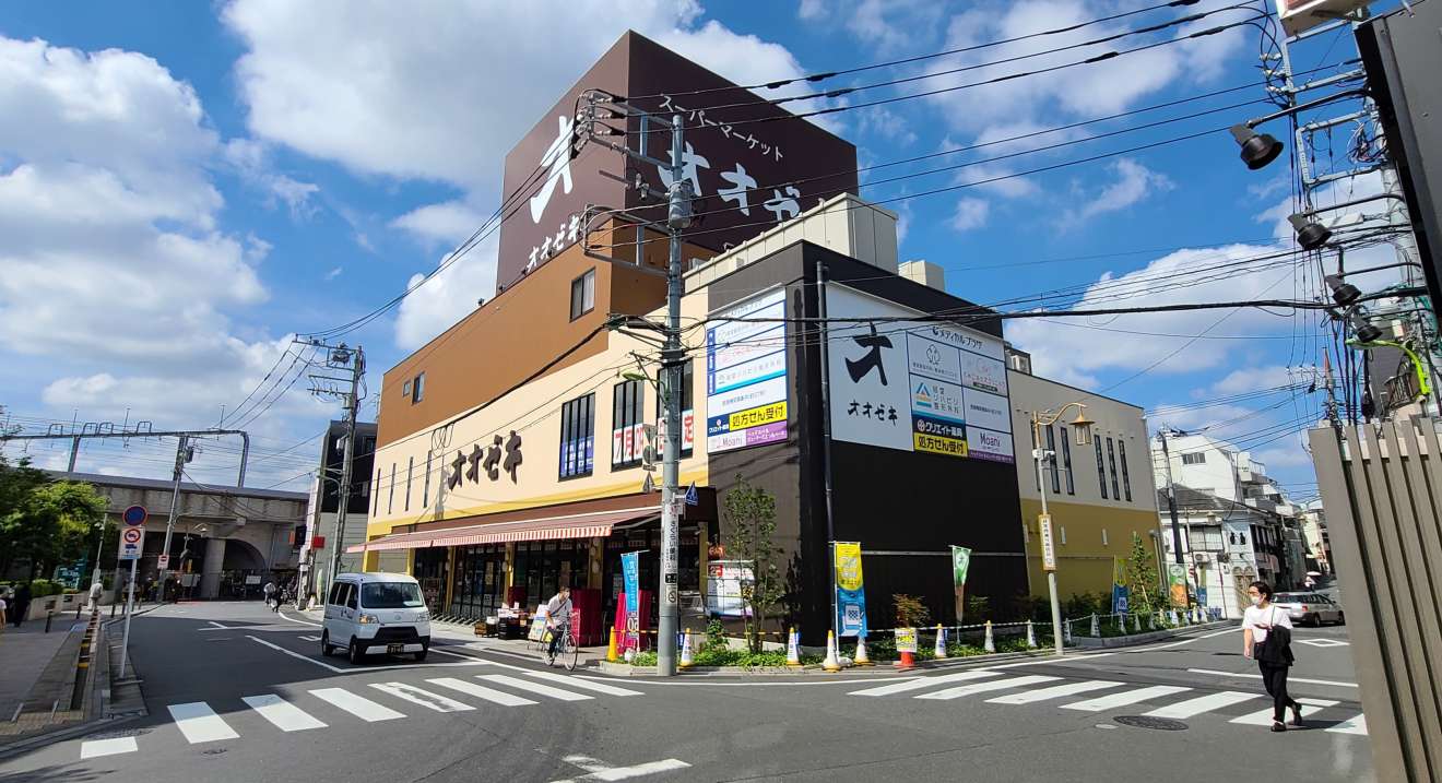 当院の入る建物　駅から徒歩2分でアクセス抜群です！
1階には人気のスーパーがありとても便利です。
www.kyoreha-seikei.com